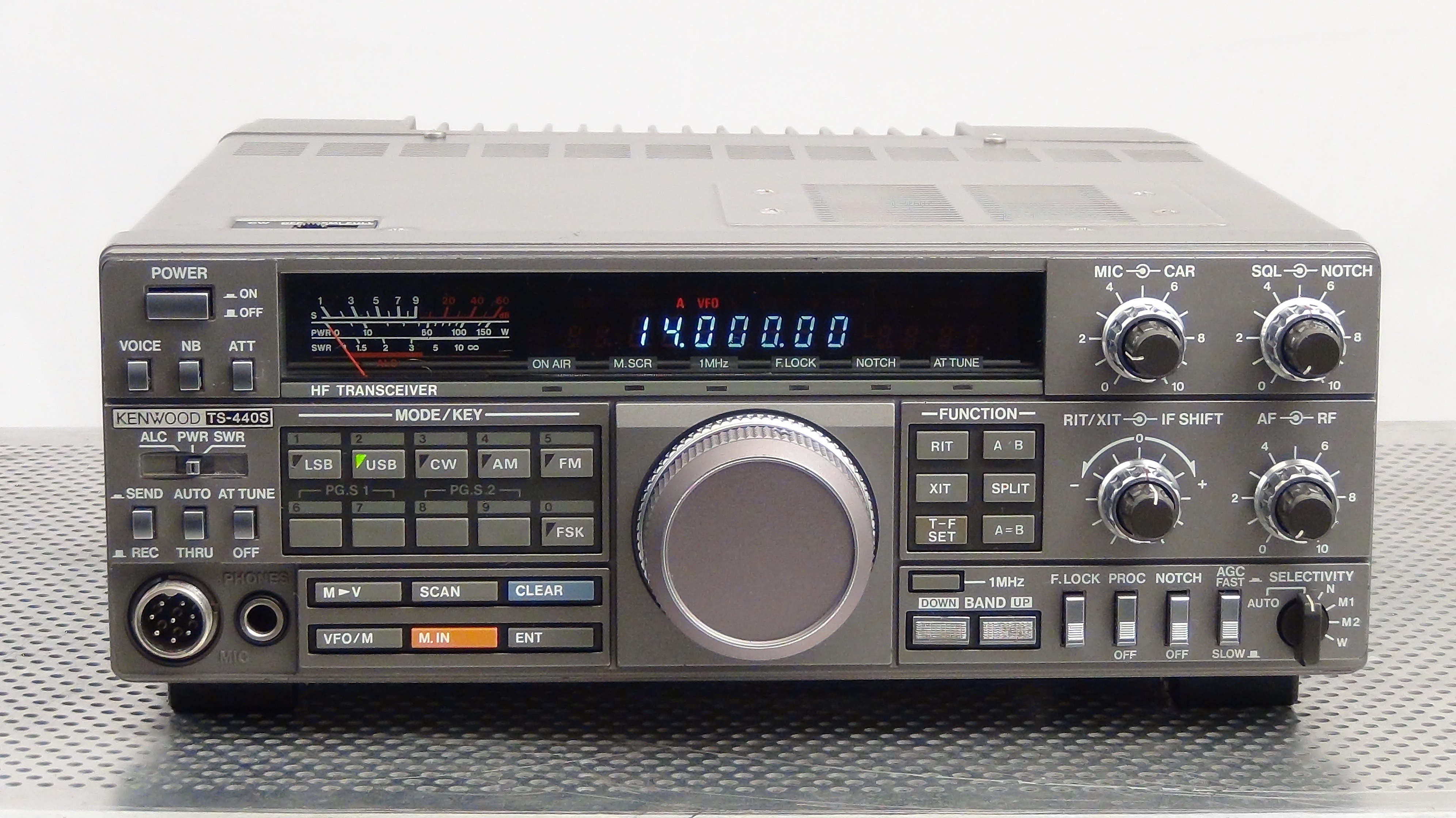 Kenwood TS440SAT Transceiver – Jahnke Electronics