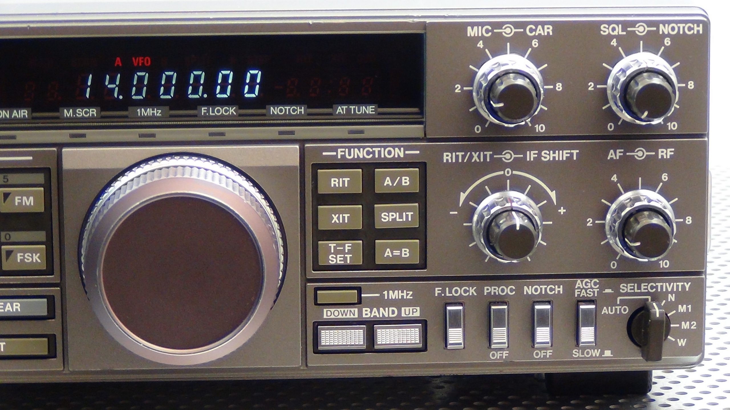 Kenwood TSs Transceiver / Excellent No Dots / No Keybounce
