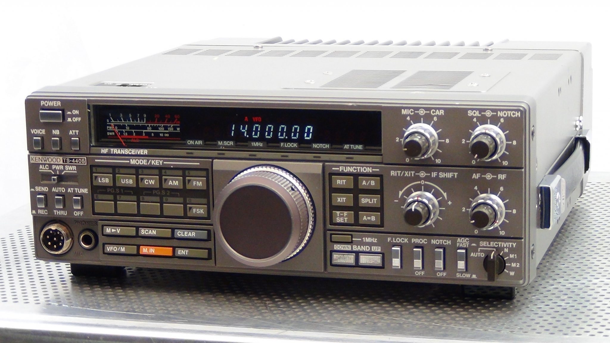 Kenwood TS440SAT Transceiver -2 – Jahnke Electronics