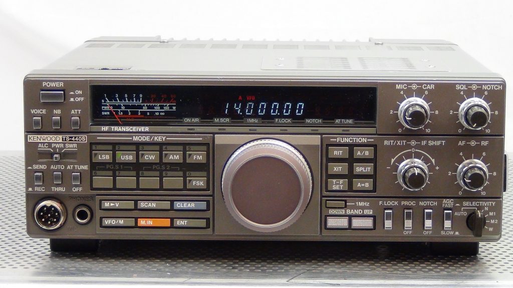 Kenwood TS440SAT Transceiver – Jahnke Electronics