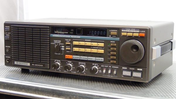 Kenwood R-2000 Receiver - Very Nice !!