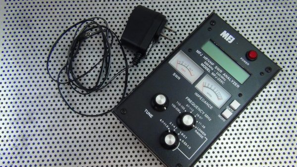 MFJ HF/VHF SWR Analyzer - Model MFJ-259C - Image 3