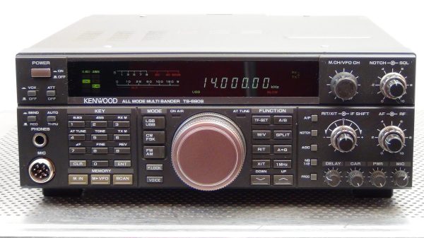 Kenwood TS-690SAT Transceiver - Image 3