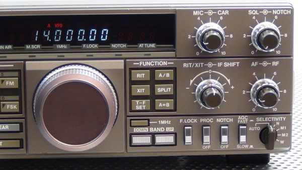 Kenwood TS440s Transceiver / Excellent No Dots / No Keybounce - Image 3